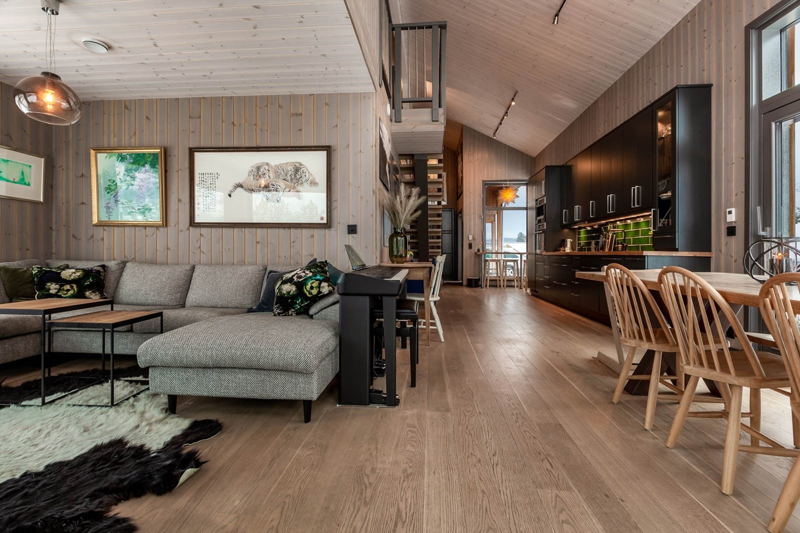 Åpen stue- kjøkkenløsning. Galleribilde