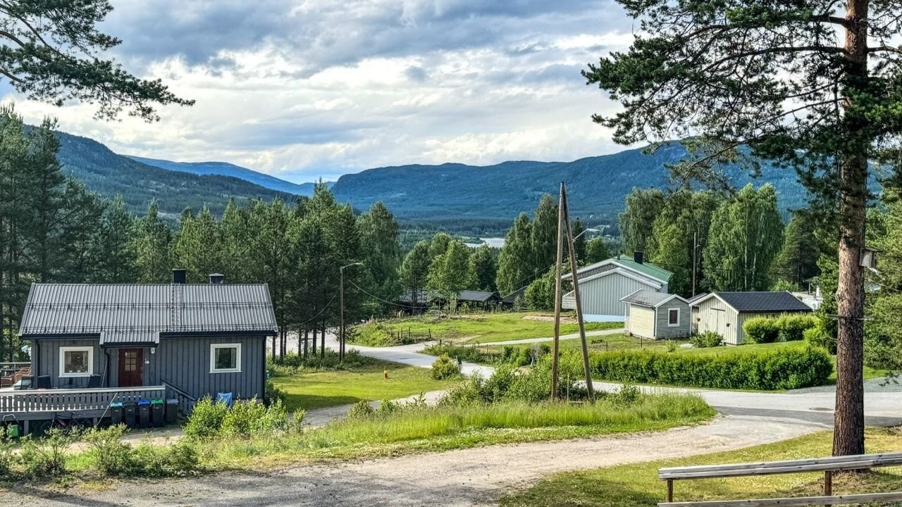 Flott utsikt over Glomma og fjellene i vest. Galleribilde