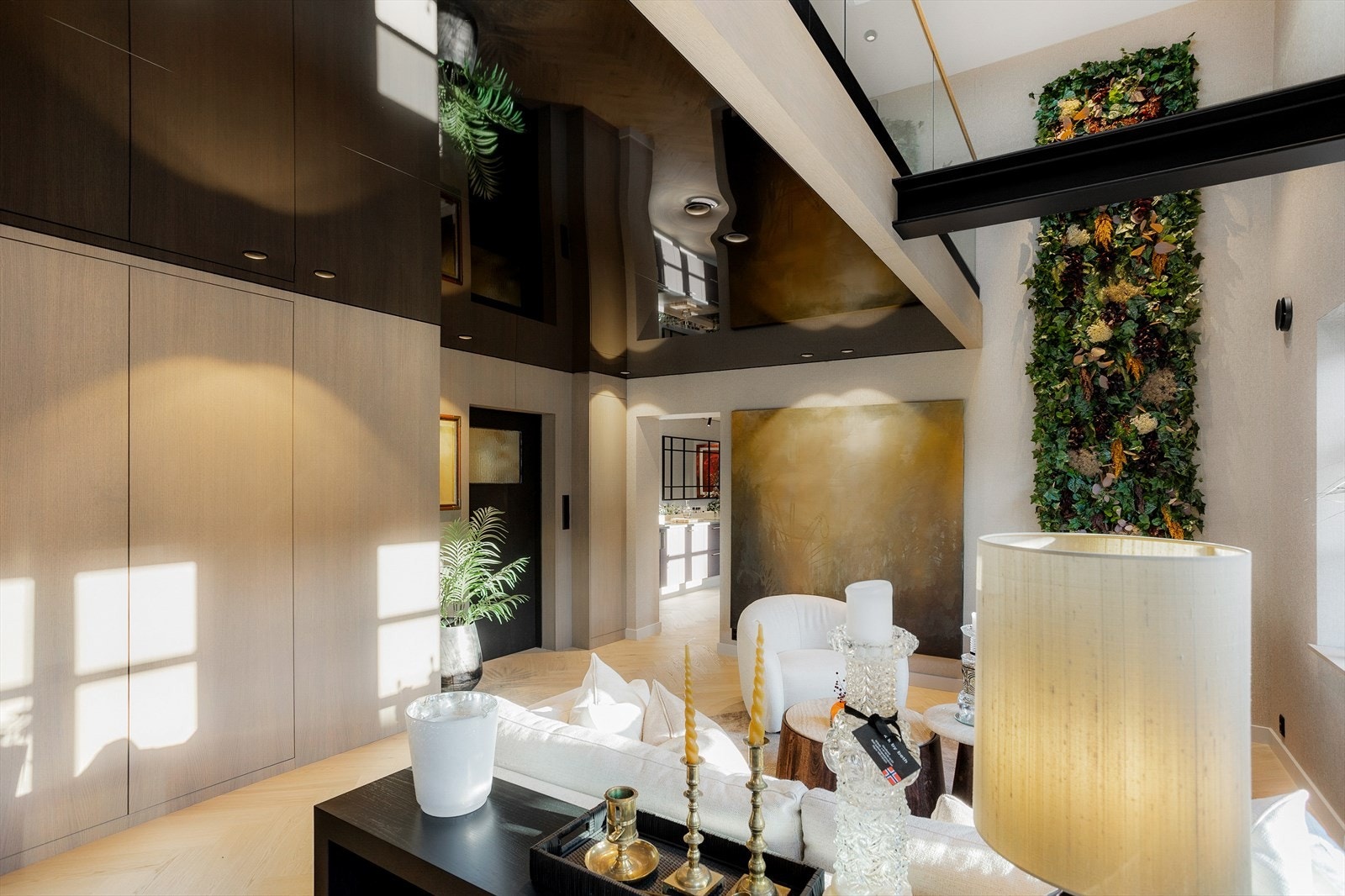 Leiligheten ligger i 2. etasje og byr på en gjennomtenkt planløsning med gode rom og flotte kvaliteter Galleribilde