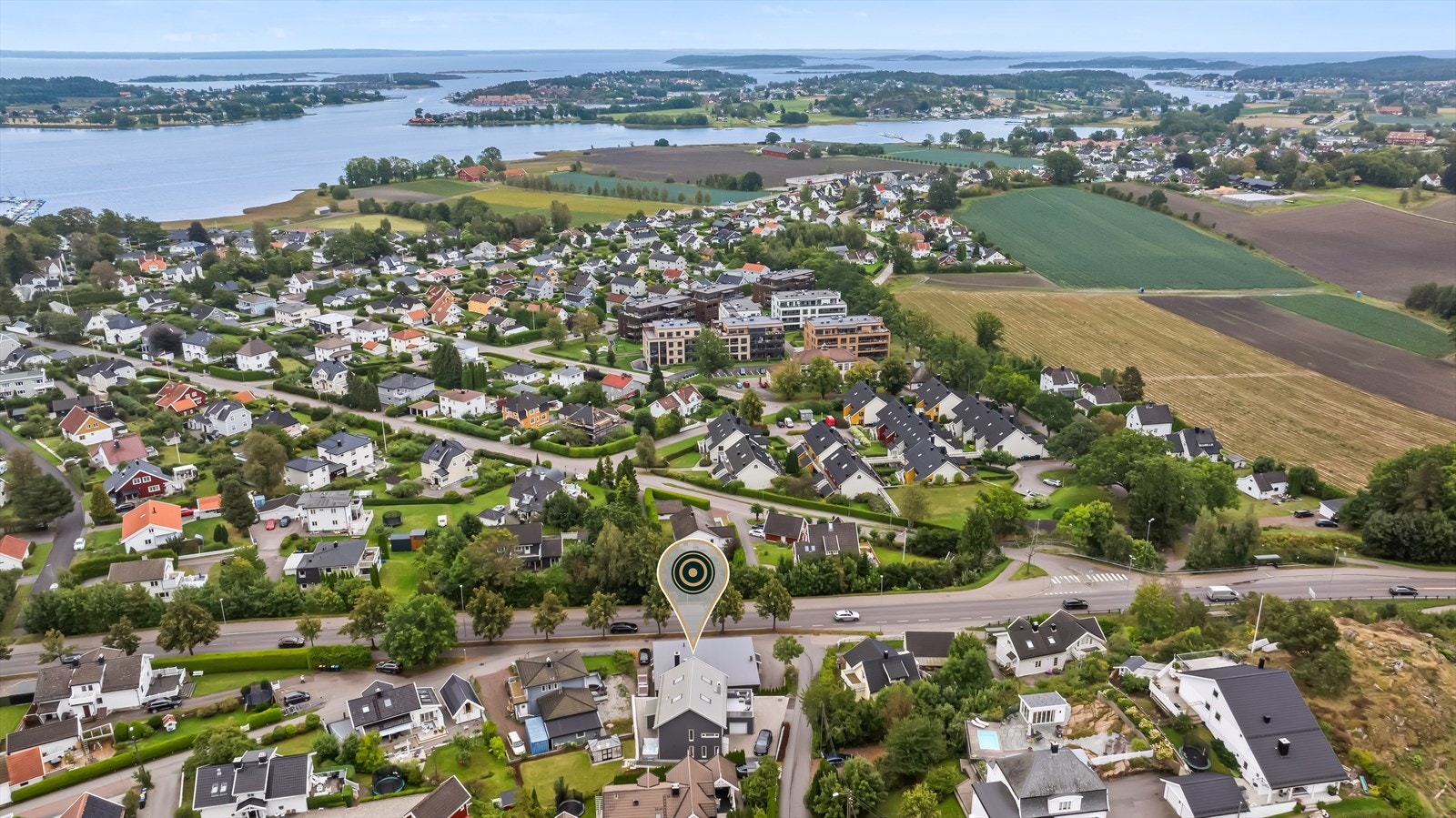 En kort kjøretur unna boligen finner du Nøtterøy Golfklubb med en 18-hulls skogs- og parkbane. Galleribilde