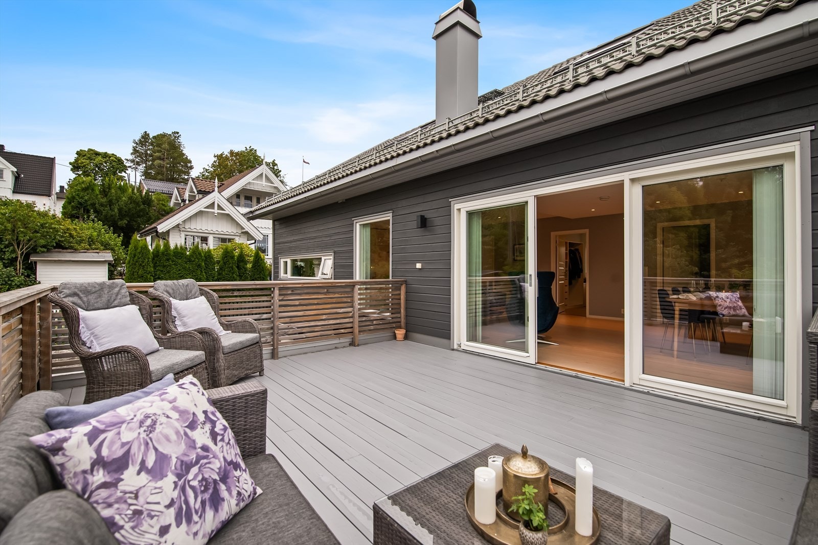 Her er det god plass til ønskelig utemøblement og hyggelig beplantning. Galleribilde