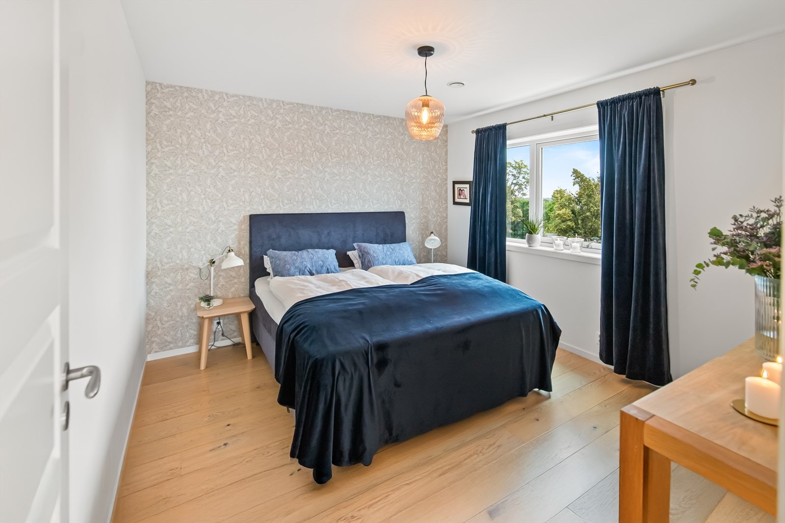 Soverommet som i dag benyttes som hovedsoverom, er praktisk plassert i andre etasje. Galleribilde