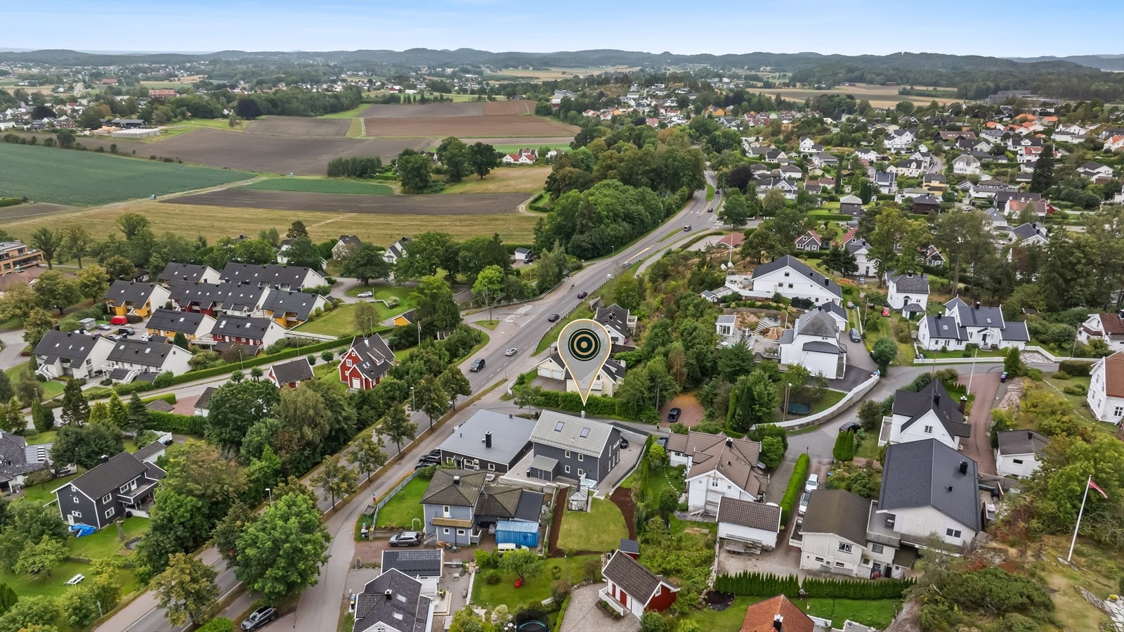 Nærområdet nyter godt av naturen, som de gode turmulighetene i Teieskogen. Her har du lysløype og flotte utsiktsposter. Galleribilde