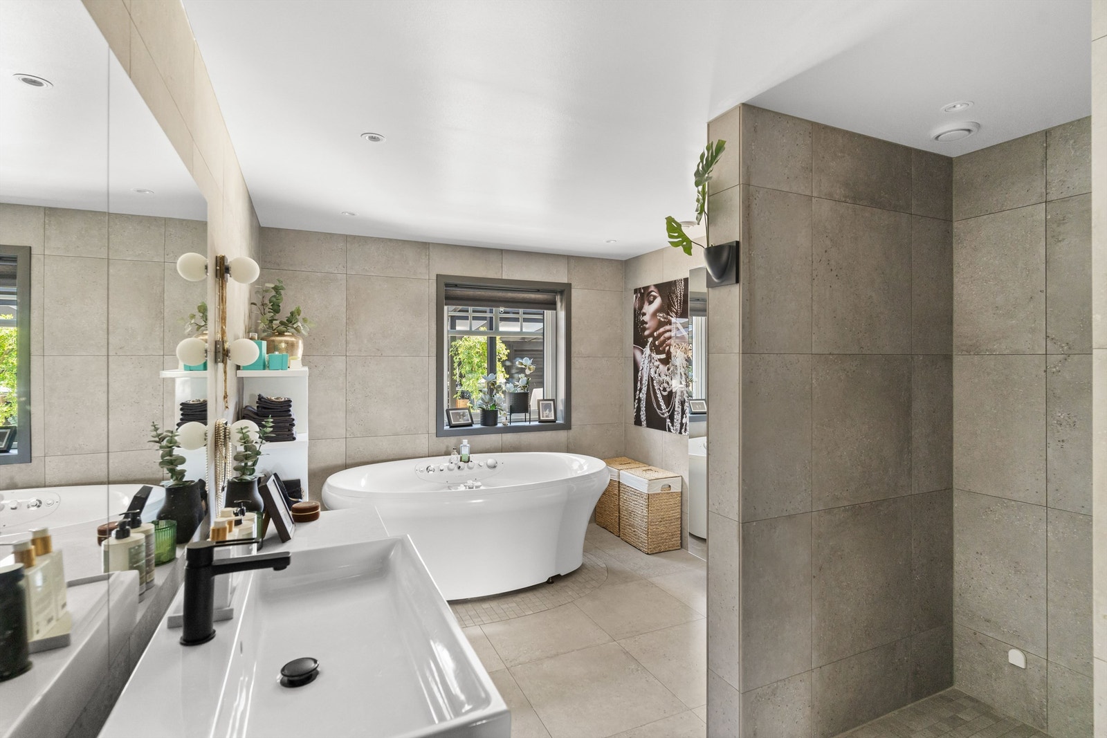 Badet har også et lekkert og delikat spabad fra Hurricane - dette krever ikke kjemikalier for renhold. Galleribilde