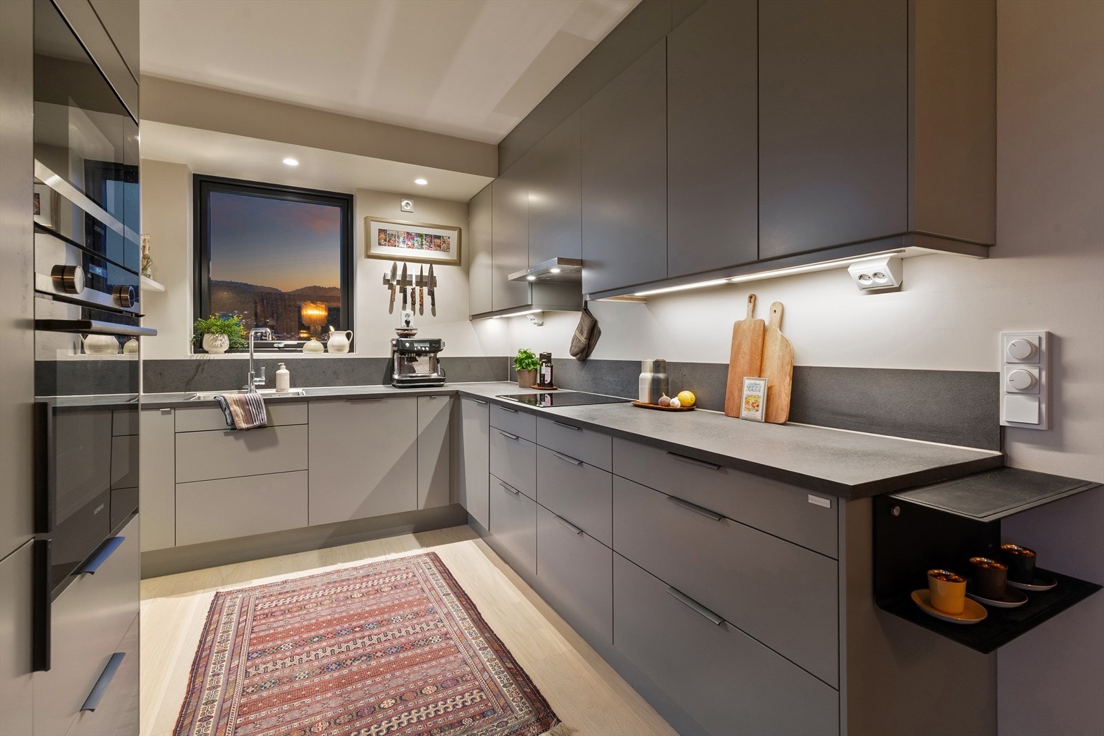 Pent og innholdsrikt kjøkken med innredning fra Marbodal Galleribilde