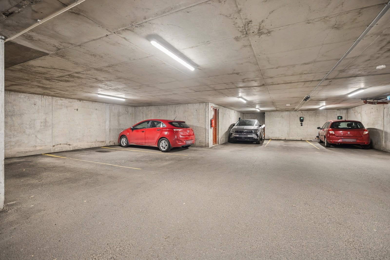 Tilhørende parkeringsplass i felles garasjeanlegg. Galleribilde