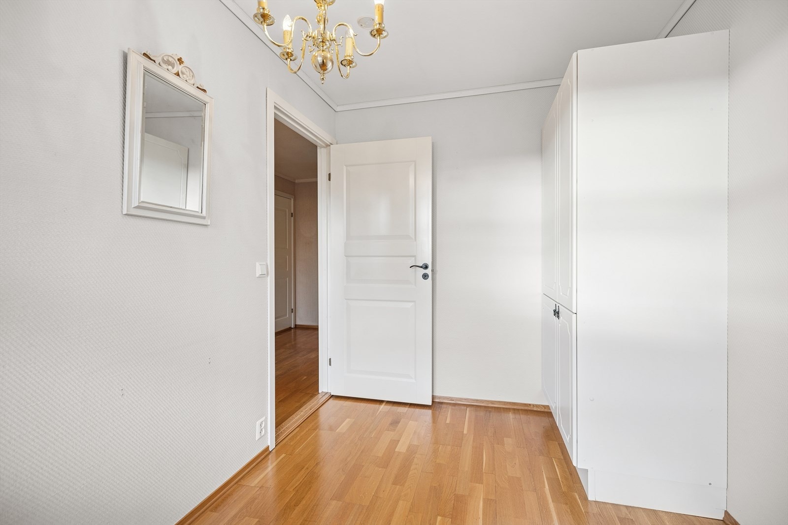 Soverommenes størrelse gjør dem fleksible i bruk - enten som barnerom, gjesterom eller hjemmekontor, avhengig av familiens situasjon og ønsker. Galleribilde