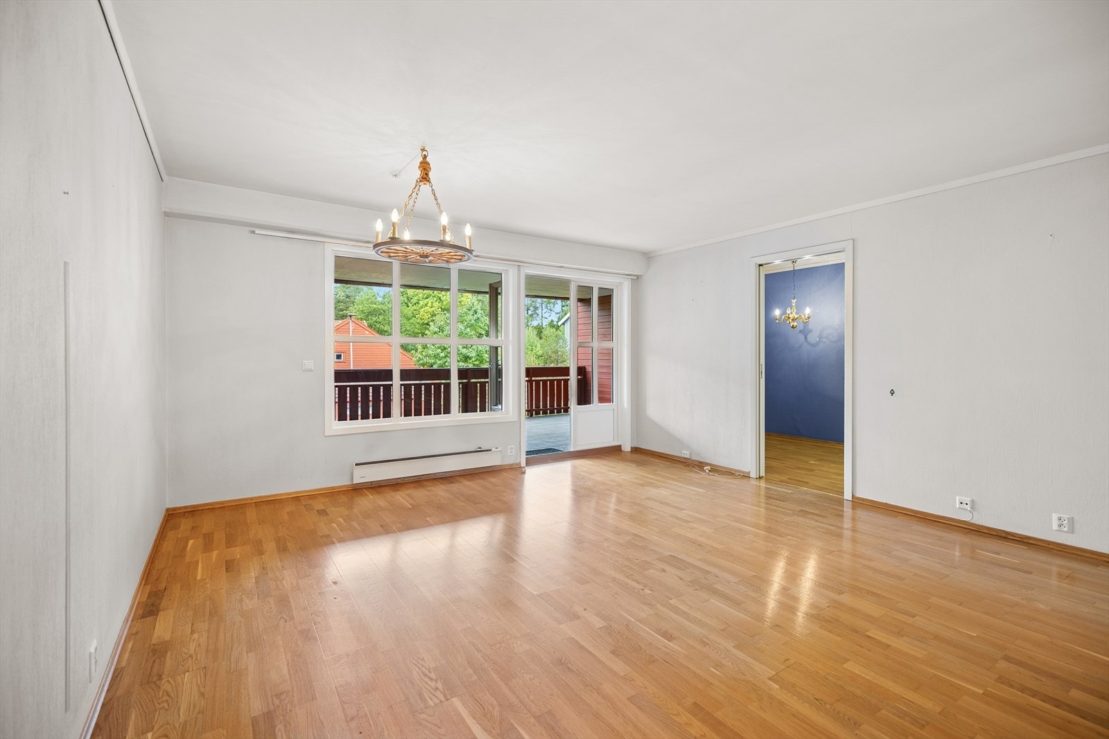 Rommets naturlige soner gjør det enkelt å møblere på en funksjonell og praktisk måte. Galleribilde