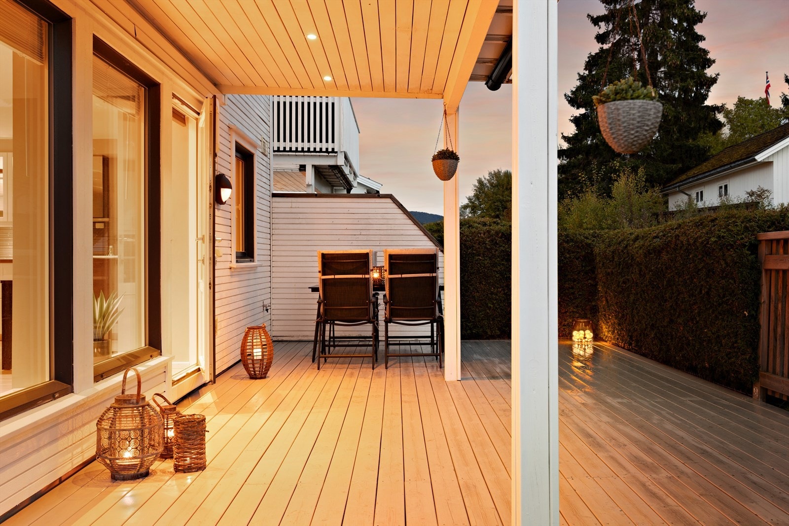 Fra stuen er det utgang til terrasse. Galleribilde