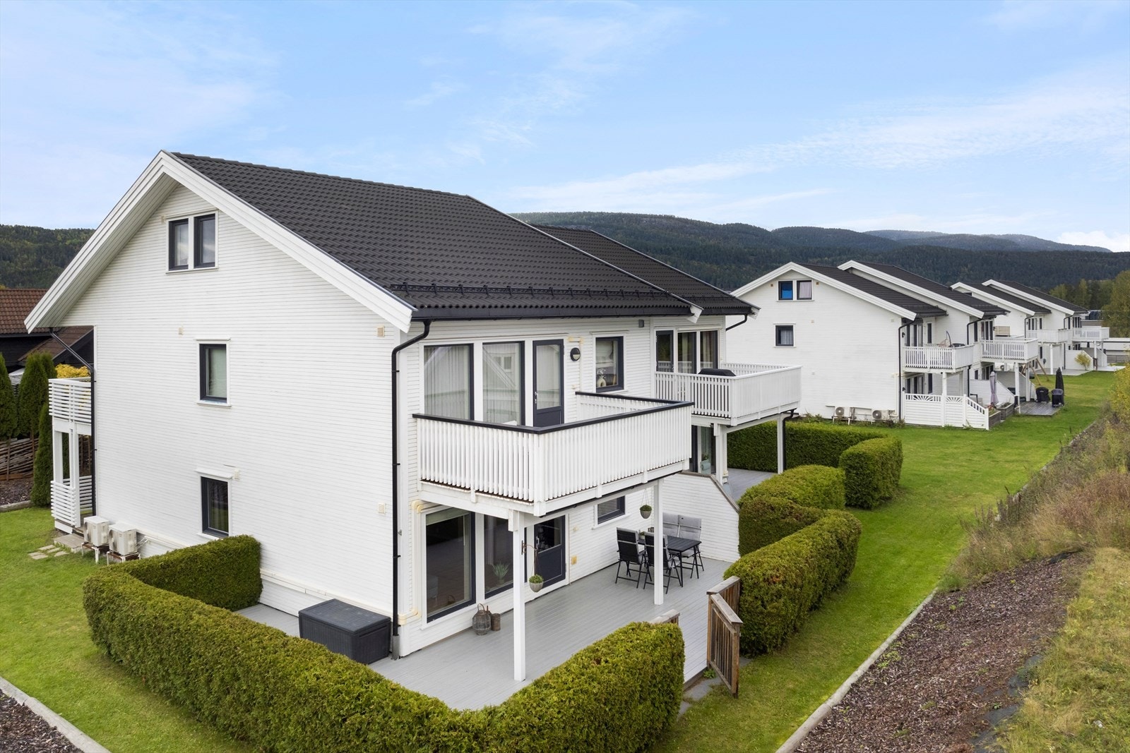 Stor uteplass Galleribilde