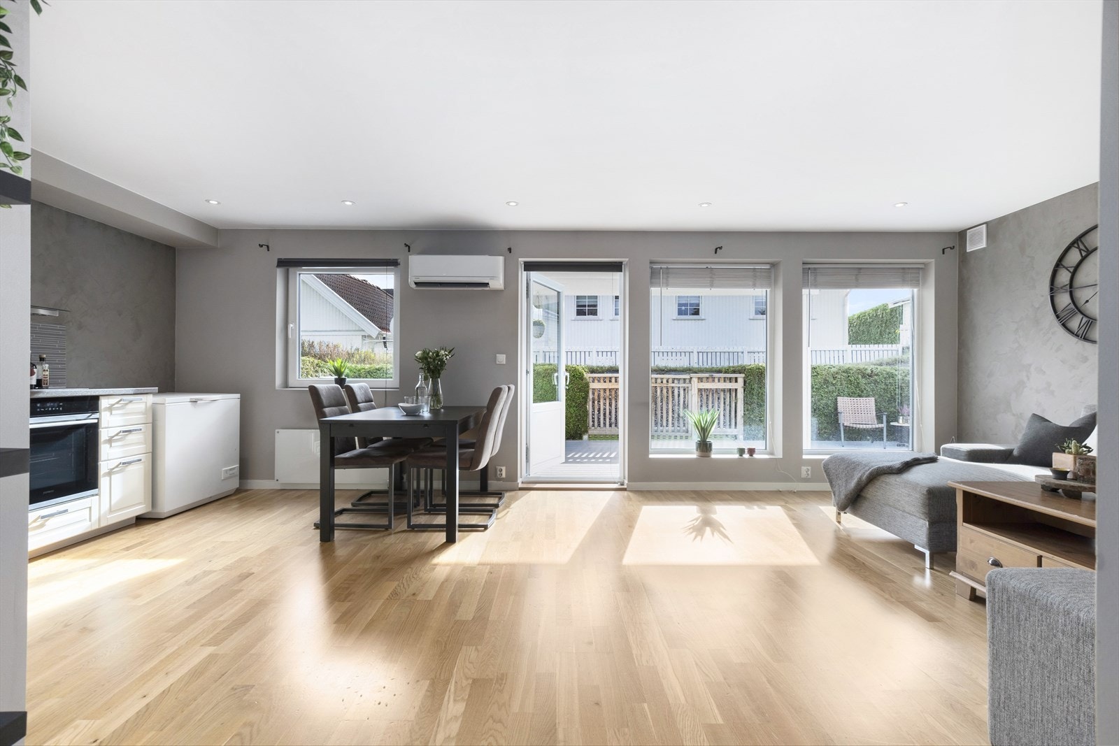 Fra stuen er det utgang til terrassen. Galleribilde