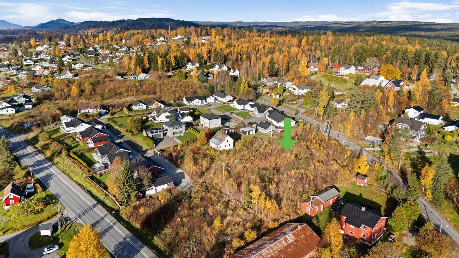 Tomten på nr. 16 er på 2551.5 kvm. Galleribilde