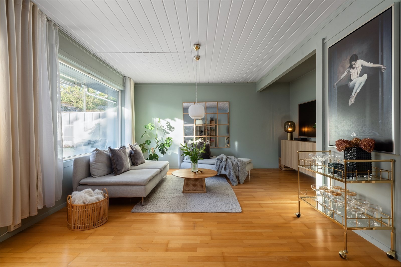 En pen og tiltalende halvpart av en vertikaldelt tomannsbolig fra 1980. Galleribilde