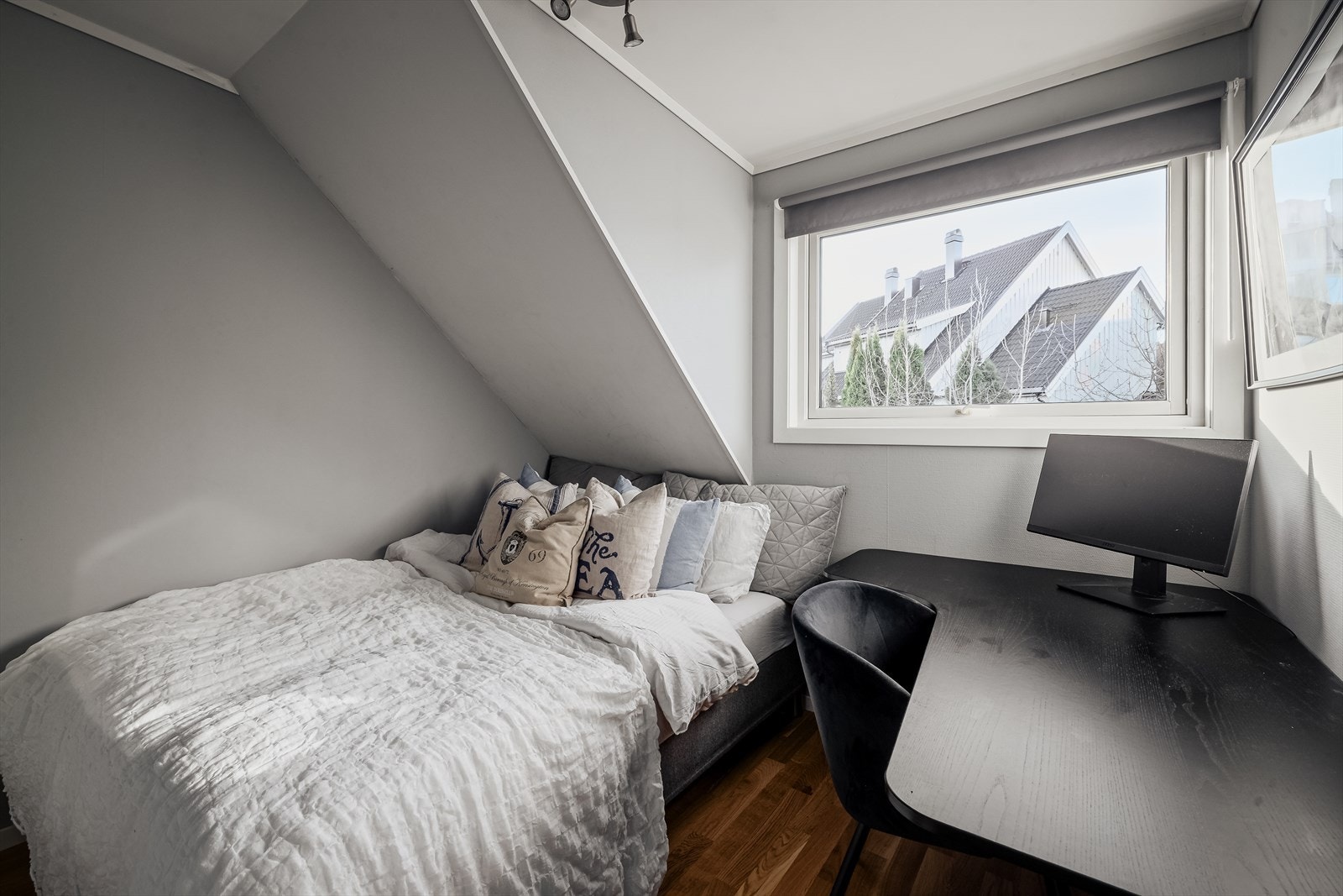 Soverom nr. to. Galleribilde