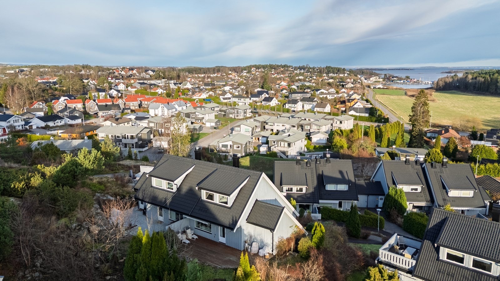 Her kan du flytte inn i et attraktivt og rolig nabolag på Hårkollen/skallestad i et veldrevet borettslag og hyggelig bomiljø. Galleribilde