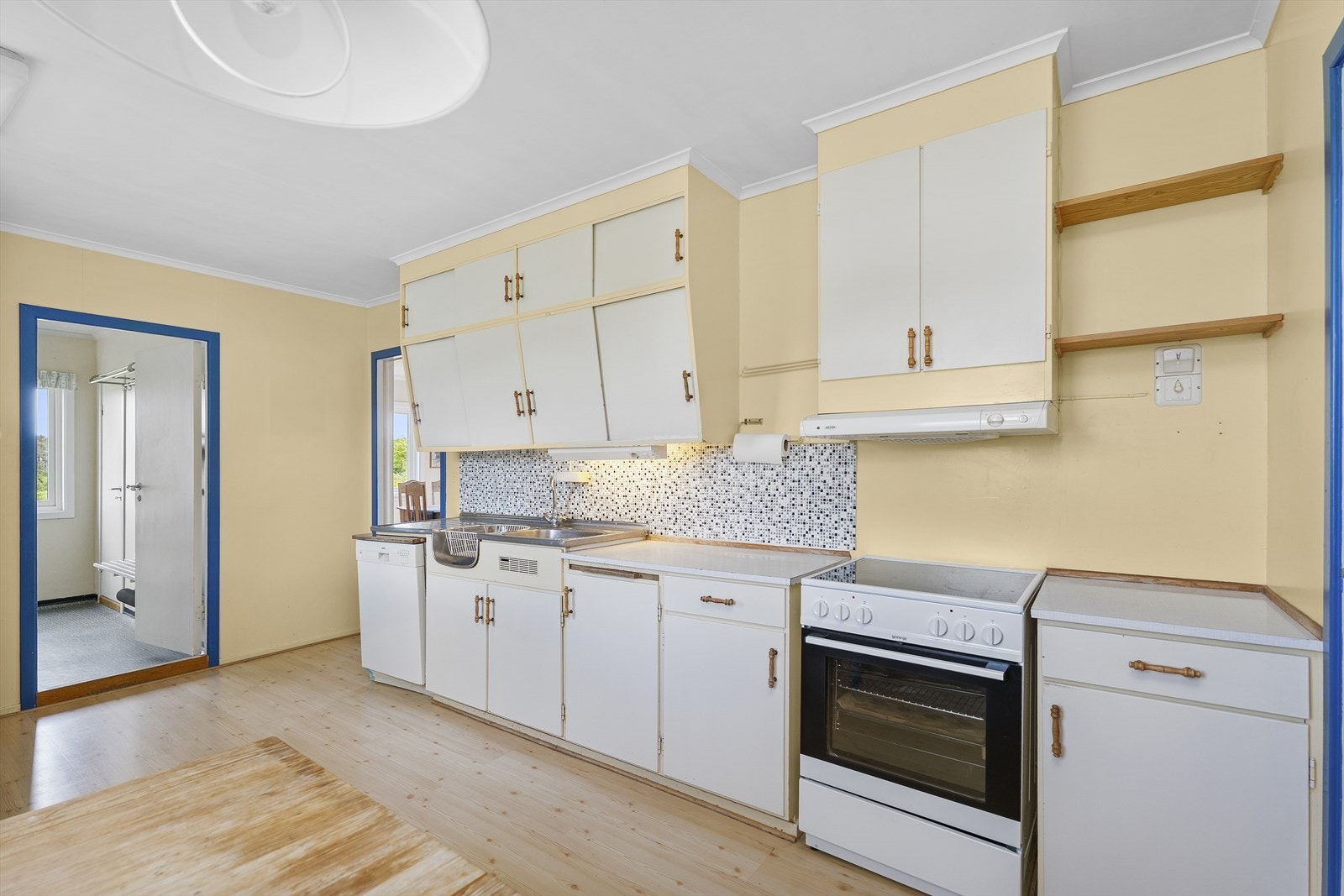 Vaskerommet ligger like innenfor kjøkkenet Galleribilde