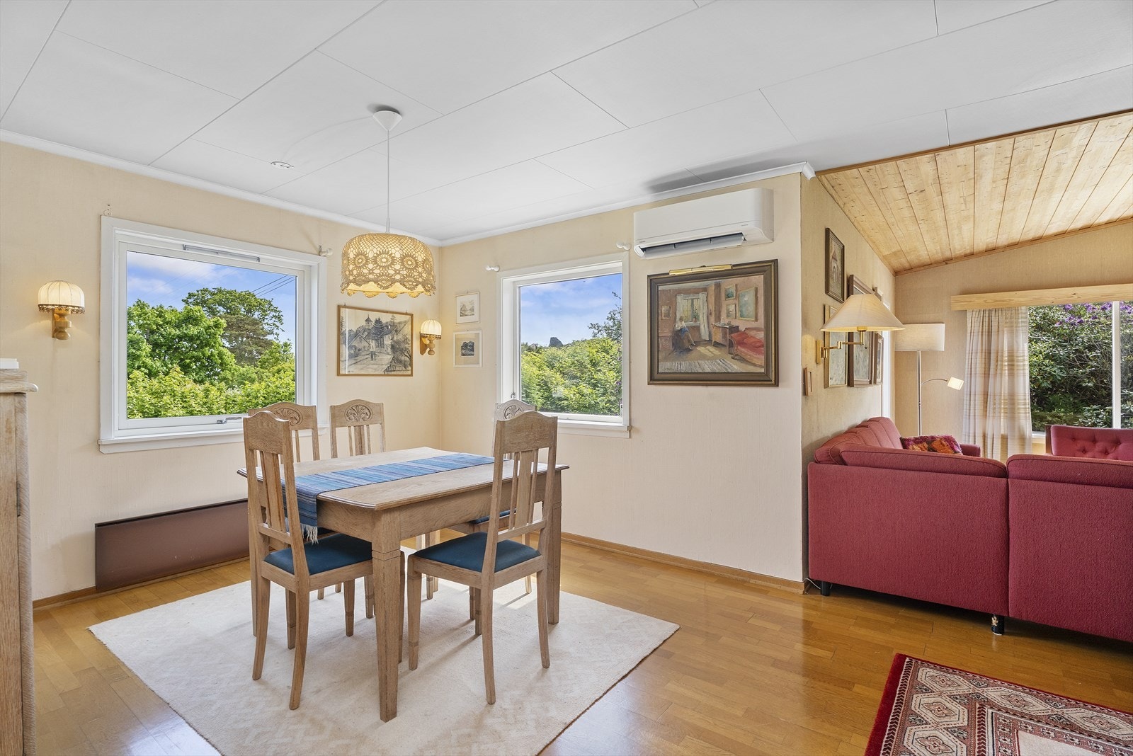 Det er god plass til møblering i flere soner - her fra spisestuen som ligger like ved kjøkkenet Galleribilde