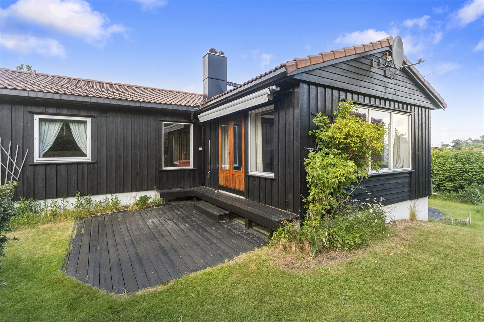 Fin, vestvendt solkrok med tilgang direkte fra stuen Galleribilde