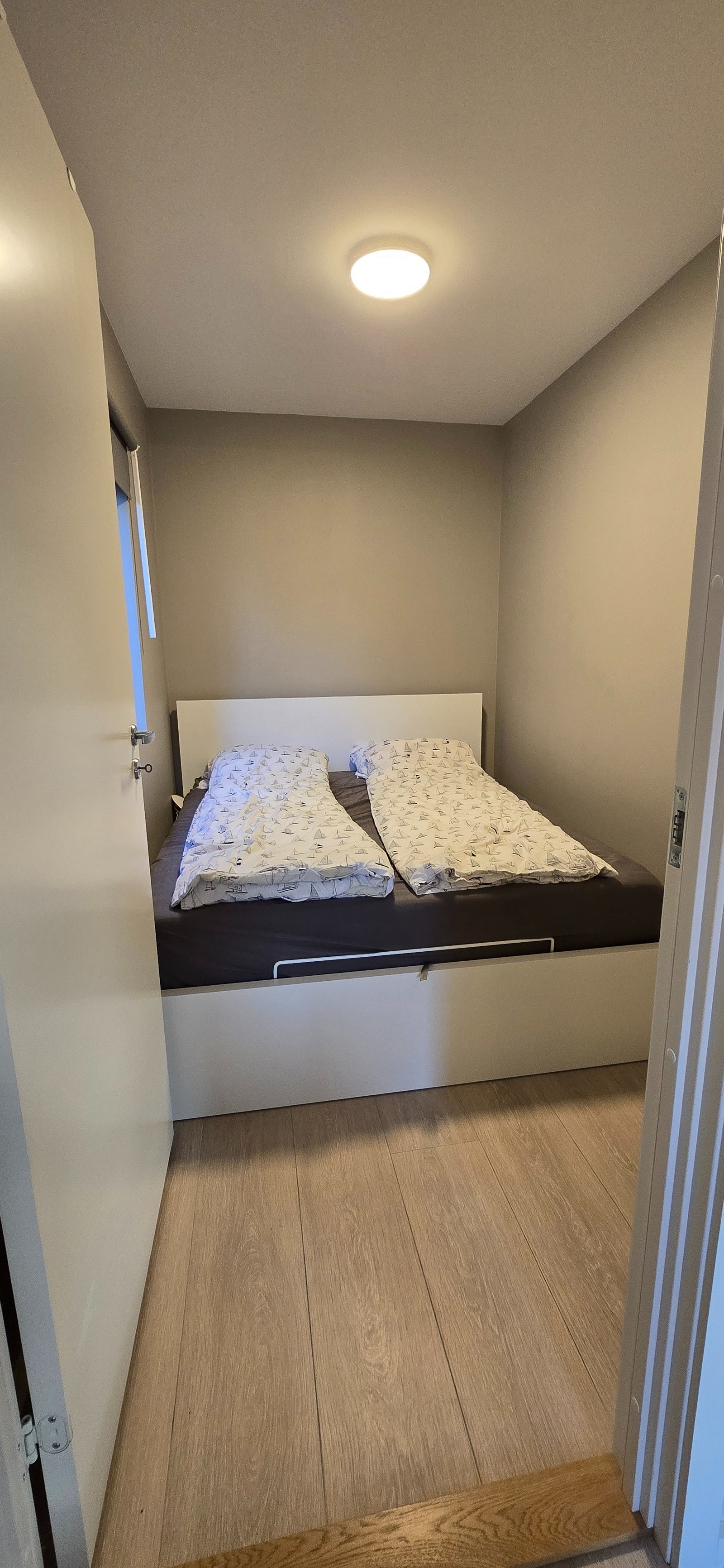 Soverom 2. Garderobeskap inkludert. Galleribilde