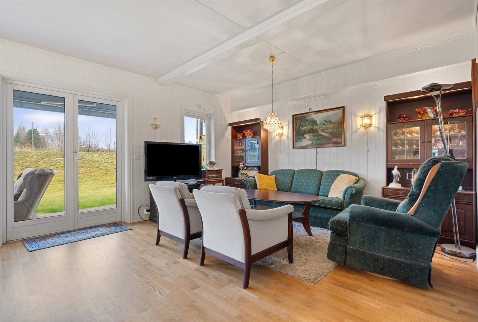 Stuedel med god plass til møblering og god med lysinnslipp Galleribilde