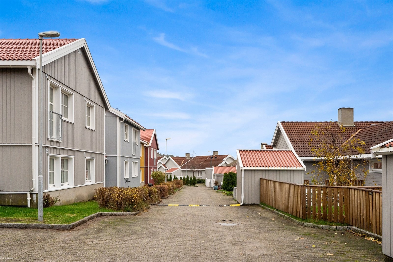 Eiendommen ligger i et rolig og attraktivt område på Kapellfjellet i Fredrikstad kommune, med kort vei til sentrum Galleribilde