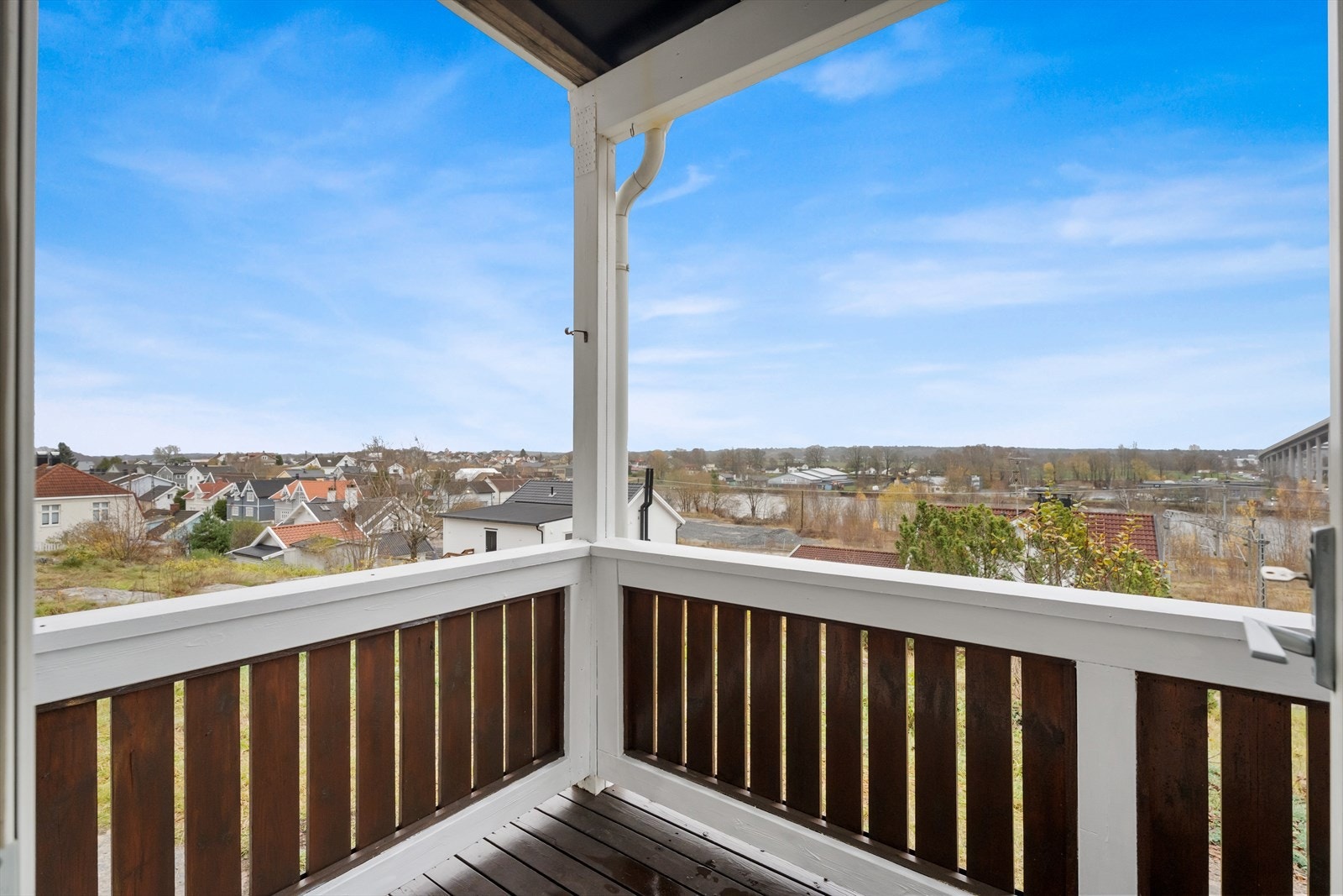 På balkongen har du morgensol og utsikt mot Fredrikstadbrua Galleribilde