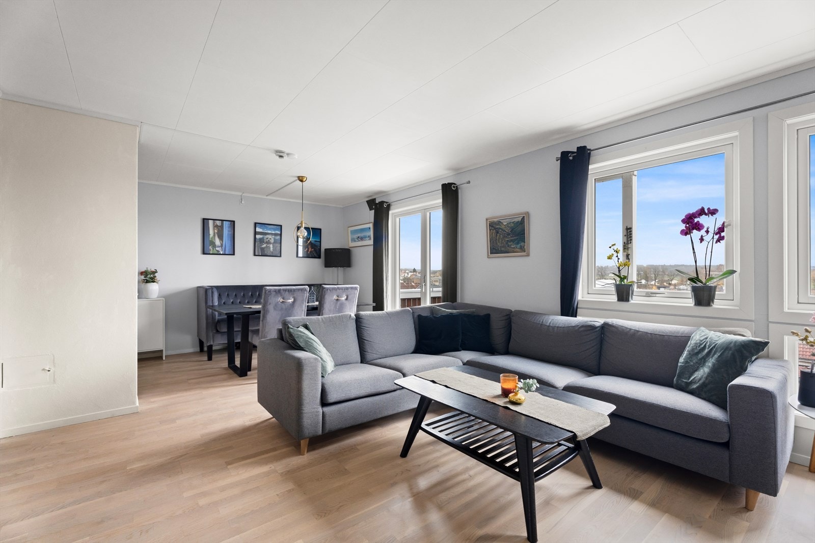 Lys og luftig leilighet beliggende i byggets 1. etasje Galleribilde