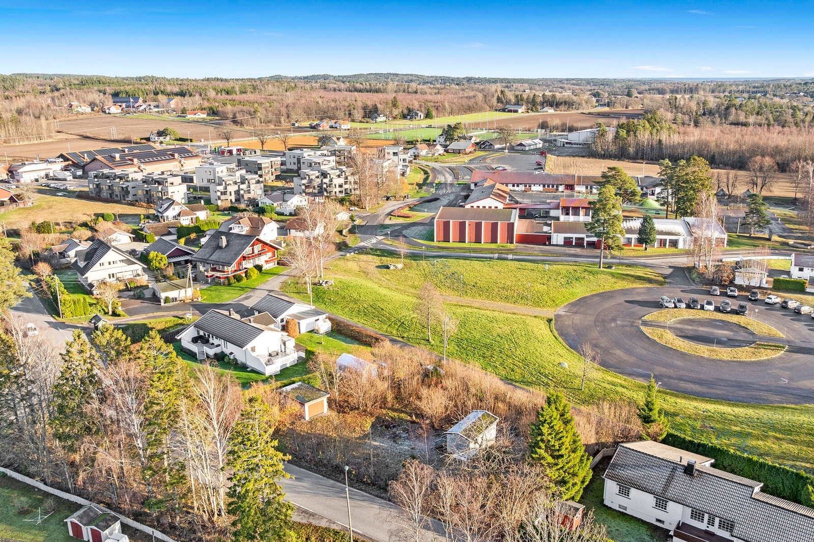Kan dette være tomten der boligdrømmen blir virkelighet? Ta gjerne kontakt dersom du har spørsmål eller ønsker mer informasjon - vi hjelper deg gjerne på veien! Galleribilde