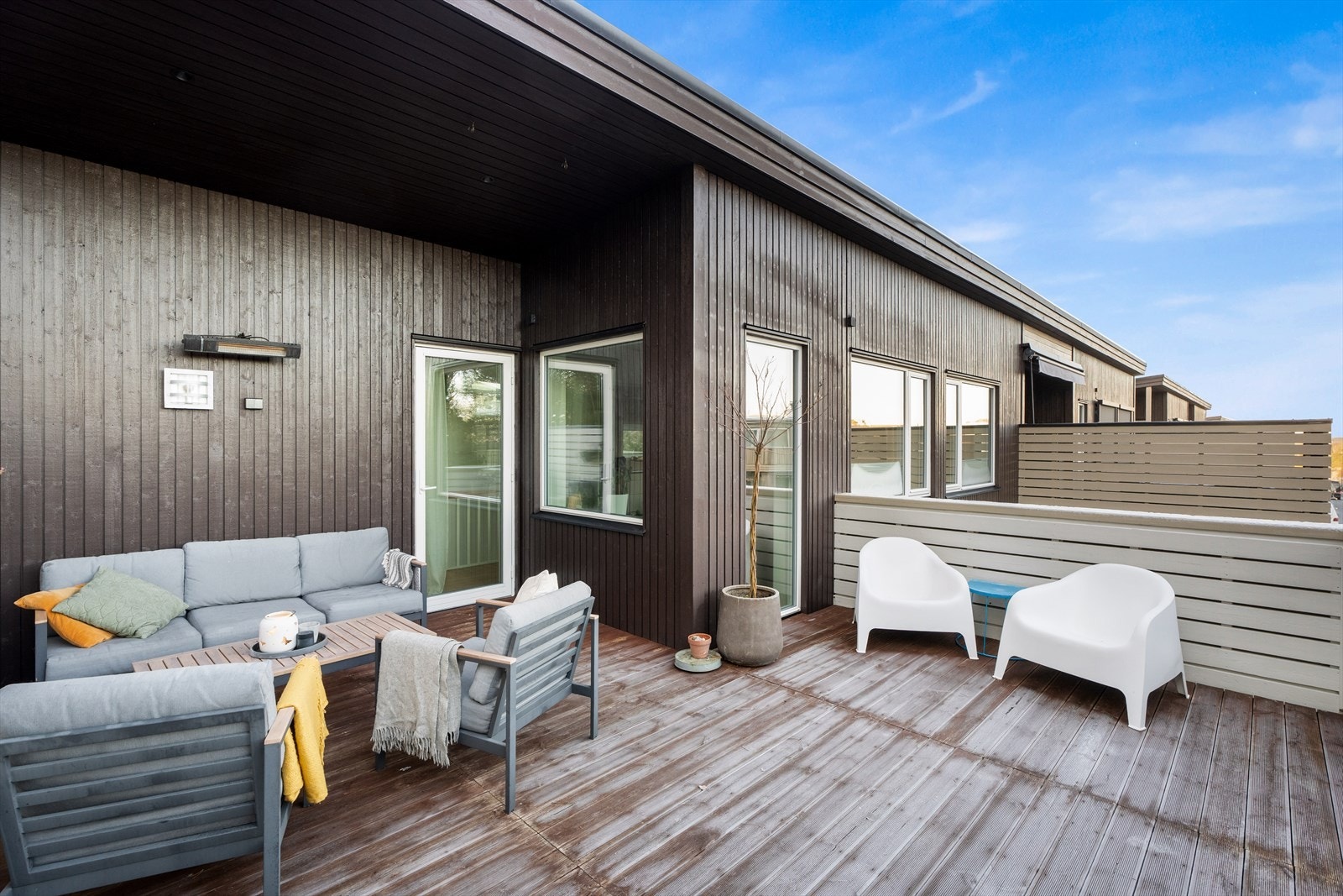 Terrassen oppe er er ca. 24 m². Galleribilde