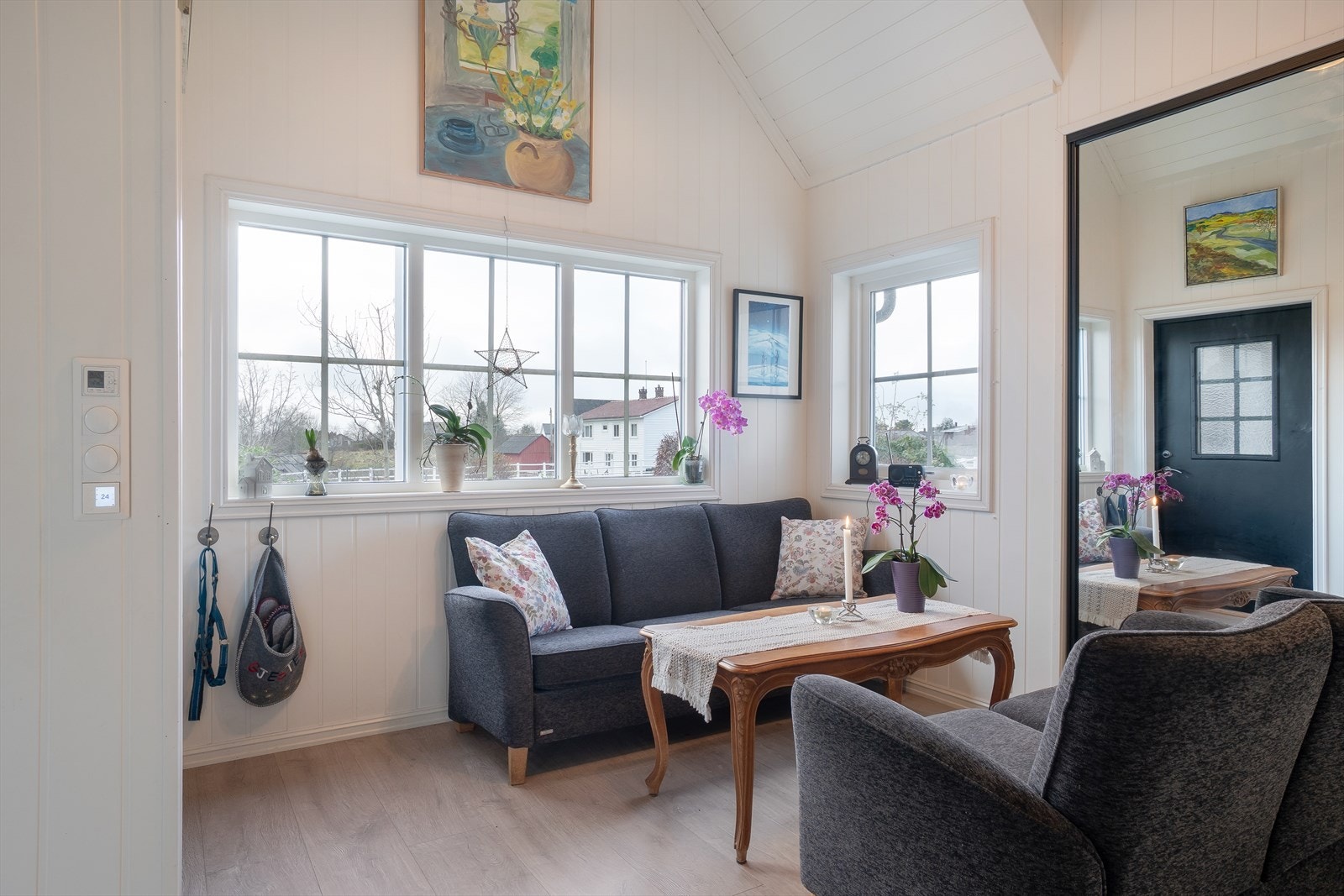 Tilbygget fra 2017 inneholder gang, hall, soverom og hems. Galleribilde