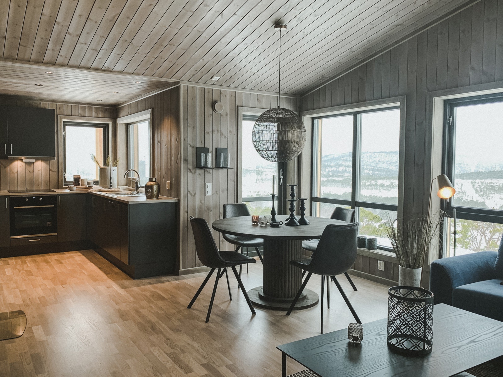 Interiørbilde fra Rondane 71. Standart parkett, Abetone. Galleribilde