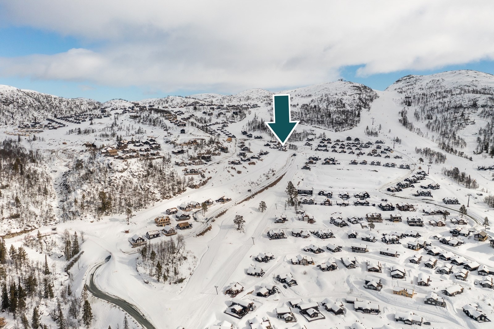 Holtardalen, hytta er merket i kartet. Galleribilde