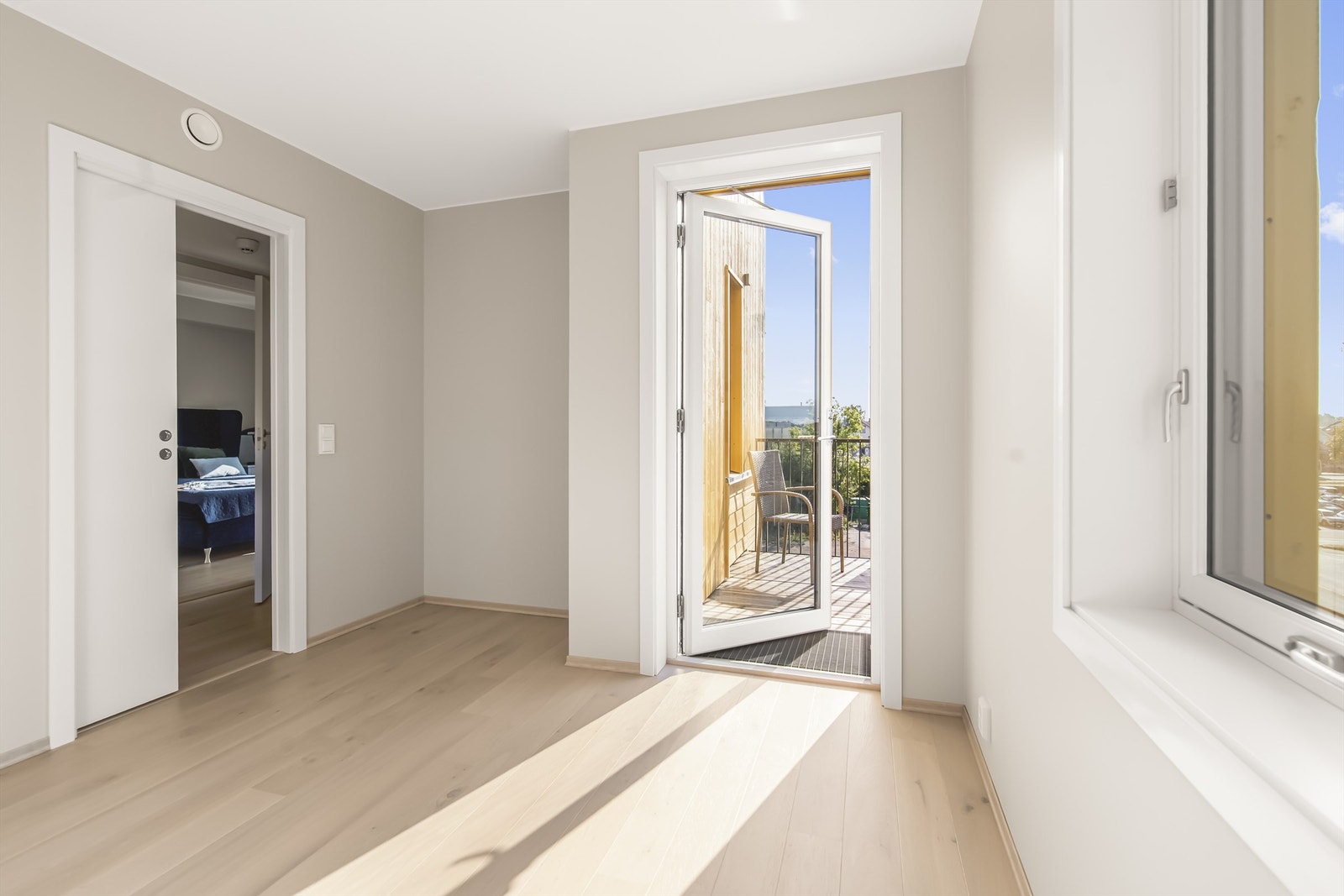 Soverom nr 2 med adkomst til egen balkong Galleribilde