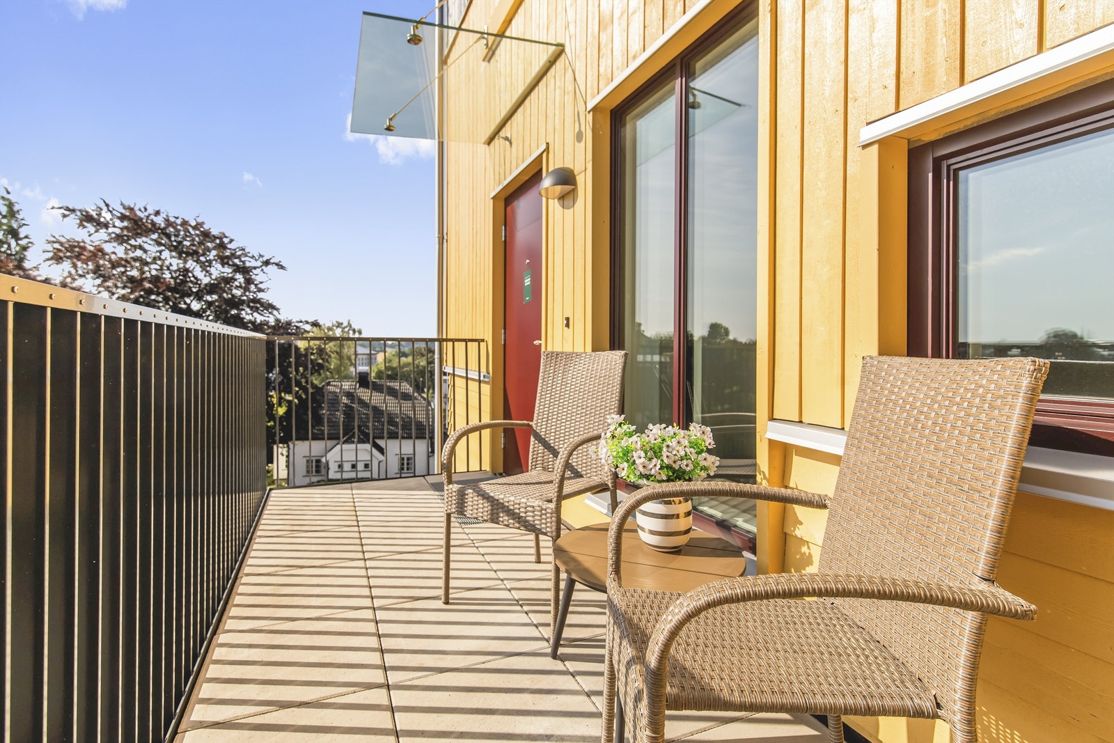 Inngangsparti med hyggelig sitteplass Galleribilde