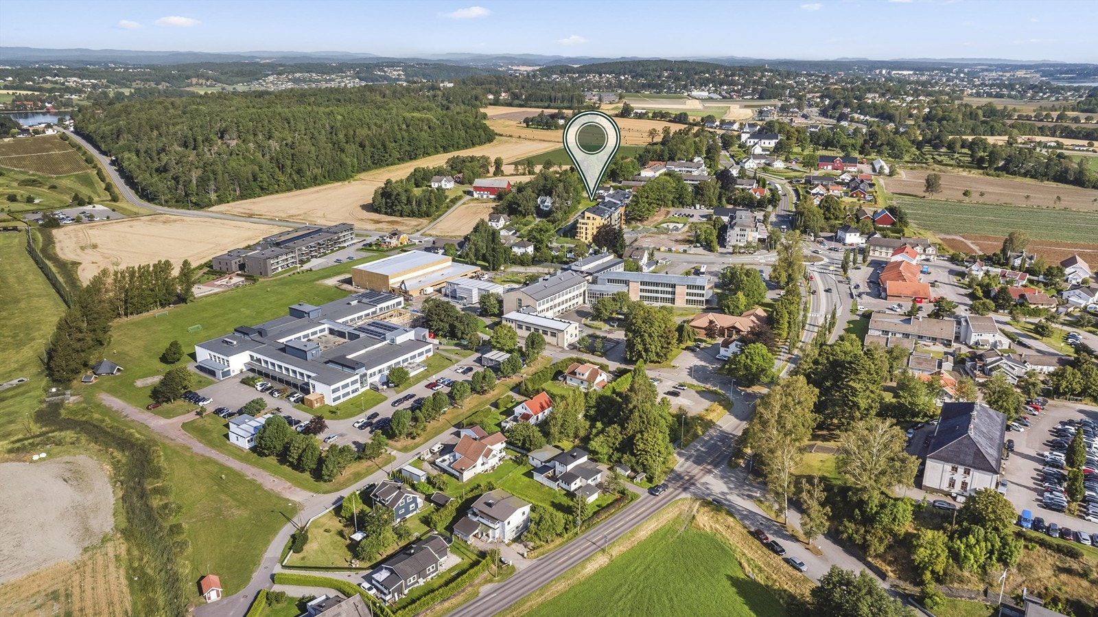 En sentral beliggenhet med kort gangvei til matvarebutikk, bakeri og golfbane Galleribilde