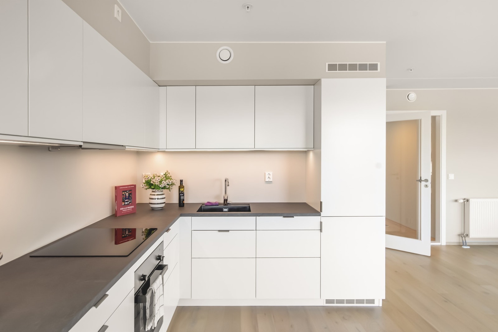 En delikat og tidløs kjøkkeninnredning Galleribilde