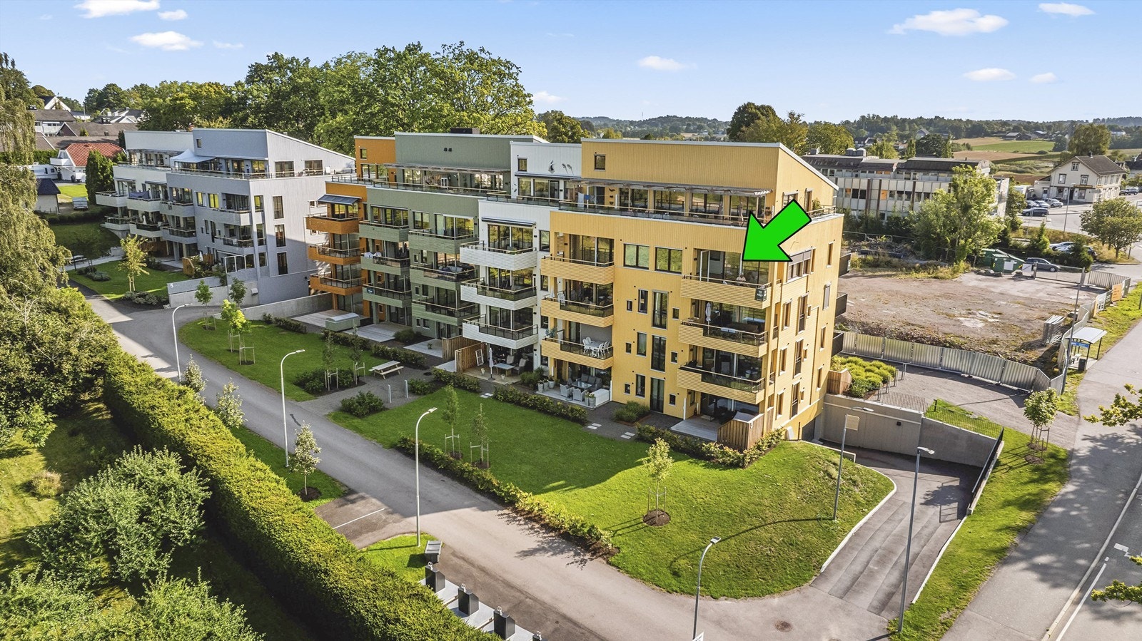 Her kan man nyte en usjenert tilværelse i den gjennomgående leilighet med endebeliggenhet Galleribilde