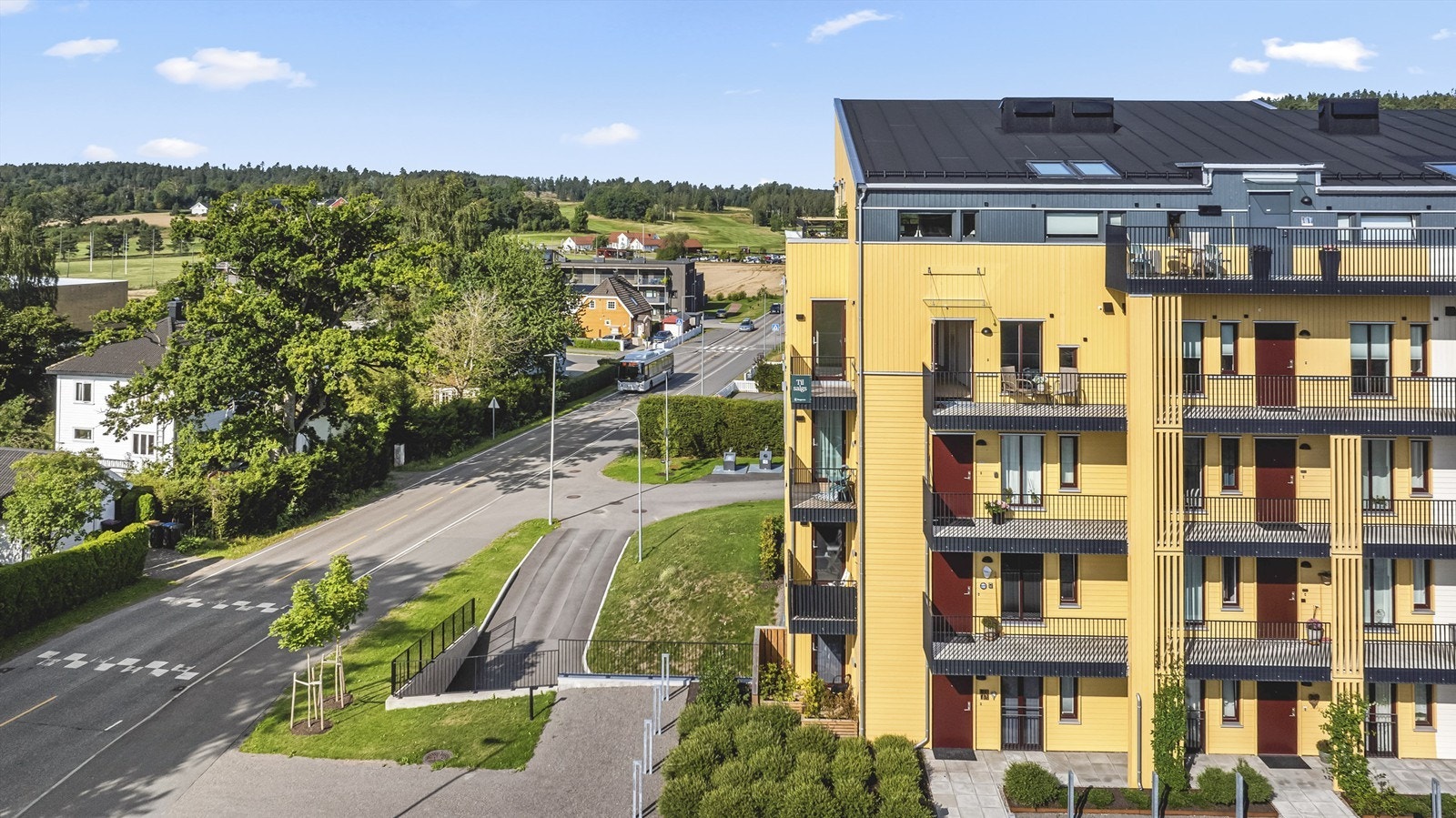 Leiligheten ligger høyt og fritt 4. etasje - dette sørger for flotte utsiktsforhold Galleribilde