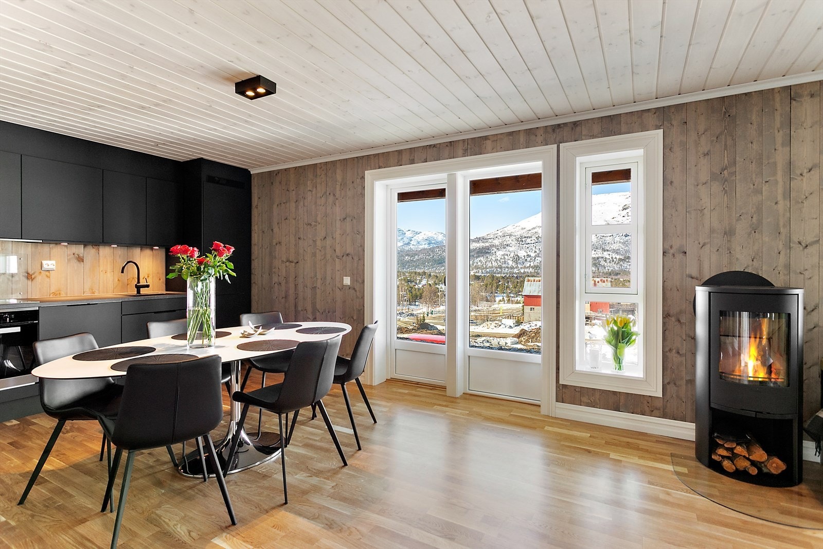 God plass til spisestue Galleribilde