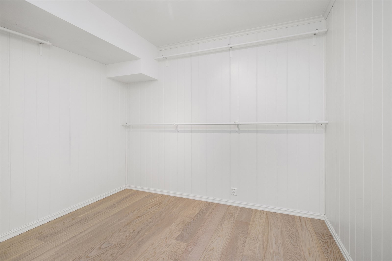 I tilknytning til hovedsoverommet ligger en praktisk bod som kan videre innredes som et garderoberom. Galleribilde