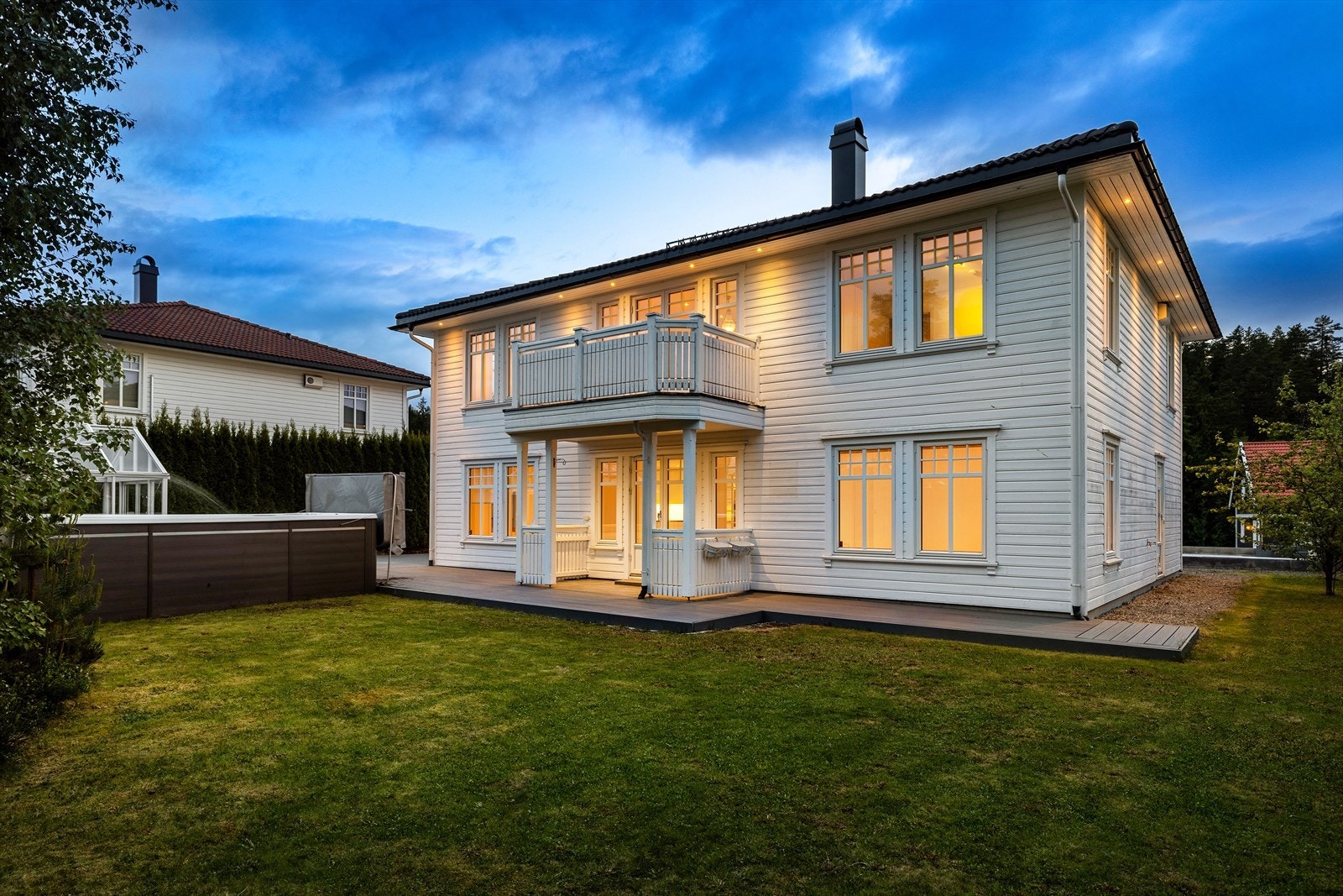 Villaen imponerer med sine mange rom og sine romslige løsninger - en unik mulighet for deg som søker det aller beste innen boligkomfort! Galleribilde