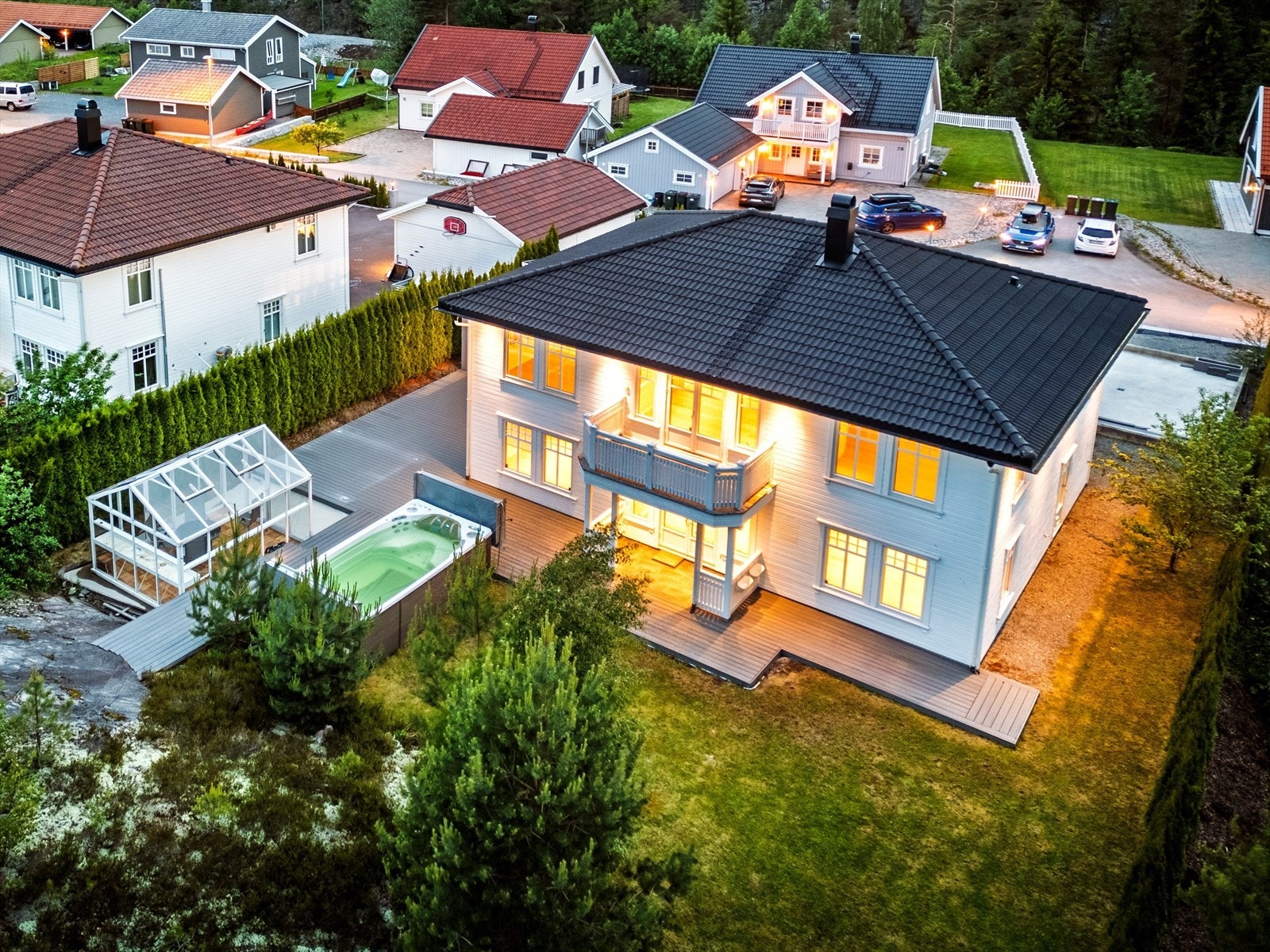 Velkommen til Orrhanemyra 22! Stor og meget tiltalende enebolig (2015) med fantastisk uteplass -5 soverom, 2 bad og vaskerom - Familievennlig område! Galleribilde