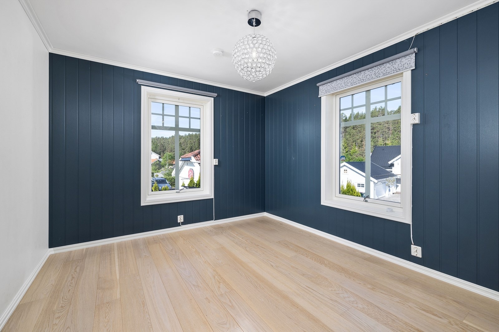 Pent innredet hovedsoverom som har god plass til dobbeltseng med tilhørende nattbord og garderobeløsning. Galleribilde