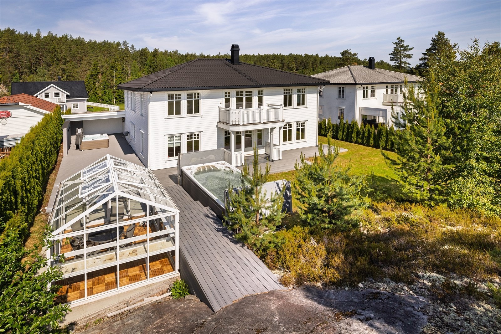 Velkommen til Orrhanemyra 22! Denne innholdsrike villaen stod ferdig i 2015. Galleribilde