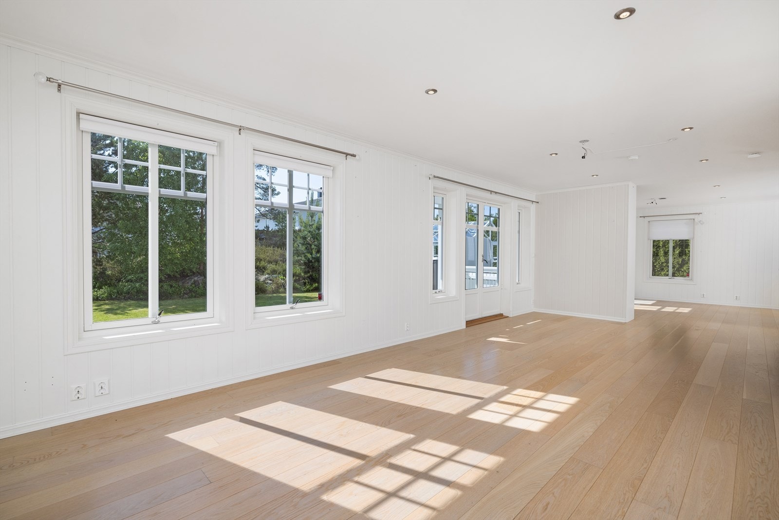 Boligen går over to plan og har to lekre stuer. Galleribilde