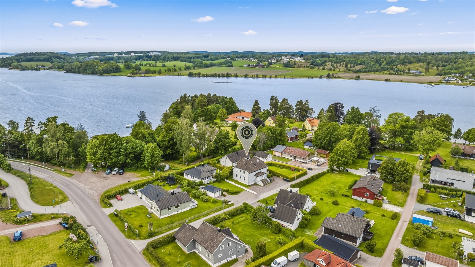 For familier er det også skoler og barnehager i nærområdet, noe som gjør Munkoddveien til et praktisk og attraktivt sted å etablere seg. Galleribilde