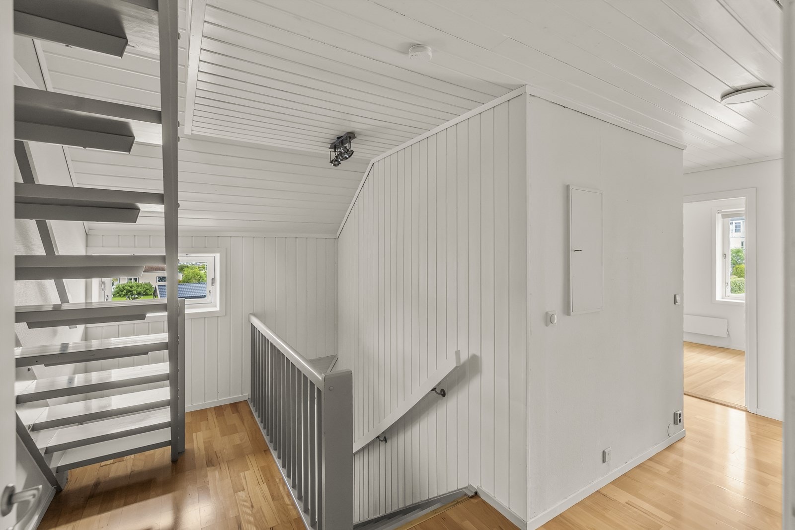 Fra gangen er det videre trappeadkomst opp ti l loftet. Galleribilde