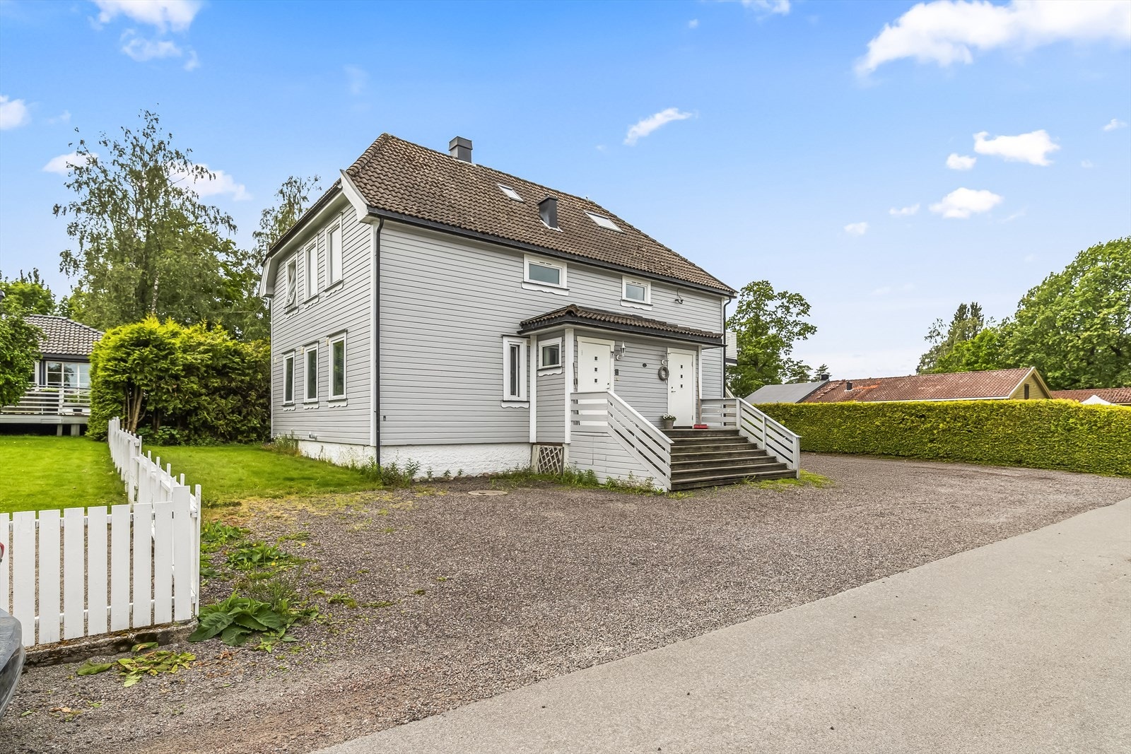 Felleseiet tomt på drøye 800 kvm felles for seksjon 1 og 2. Galleribilde