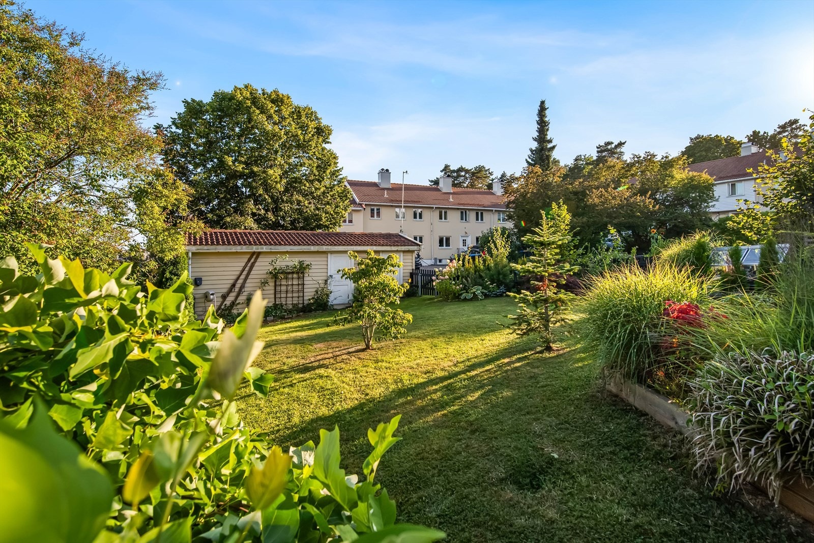 Velkommen til Markveien 24 A - et velholdt, pent og innholdsrikt rekkehus med etterspurt endebeliggenhet. Galleribilde