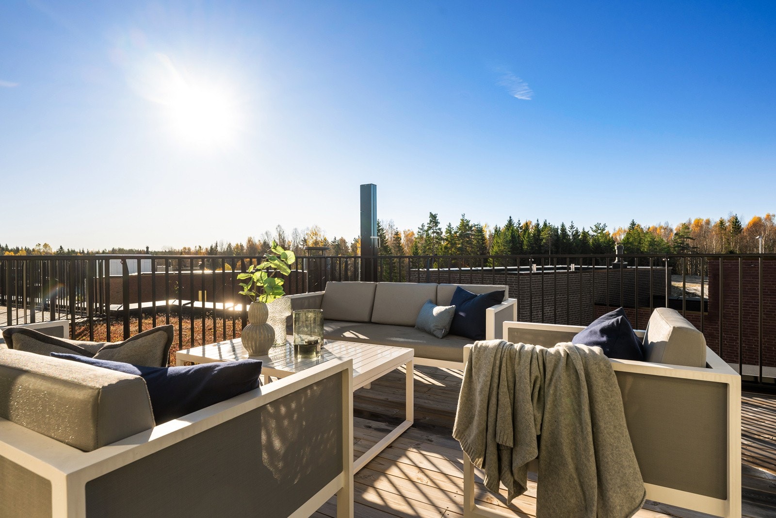 Flott, privat takterrasse med optimale solforhold. Galleribilde